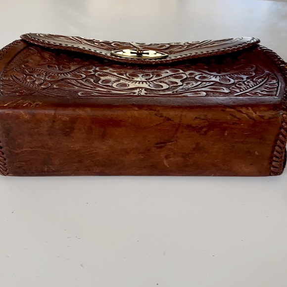 Vintage 70’s Hand Tooled Leather Shoulder Bag - Picture 5 of 13